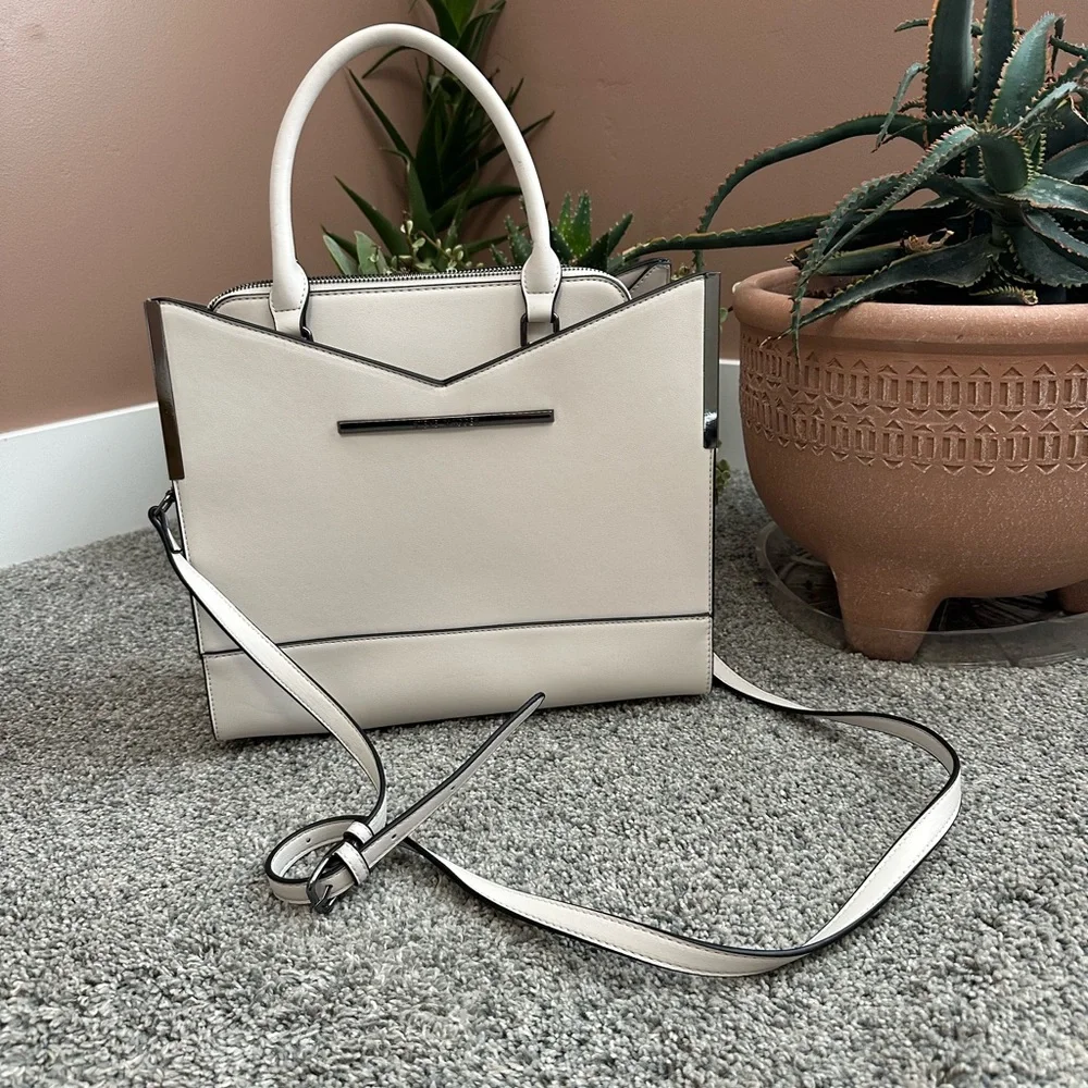 NWOT Steve Madden elegant handbag